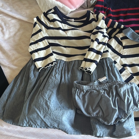8 Piece Baby Gap Fall/Winter Dress & Shirt Lot - 2 - Picture 4 of 7